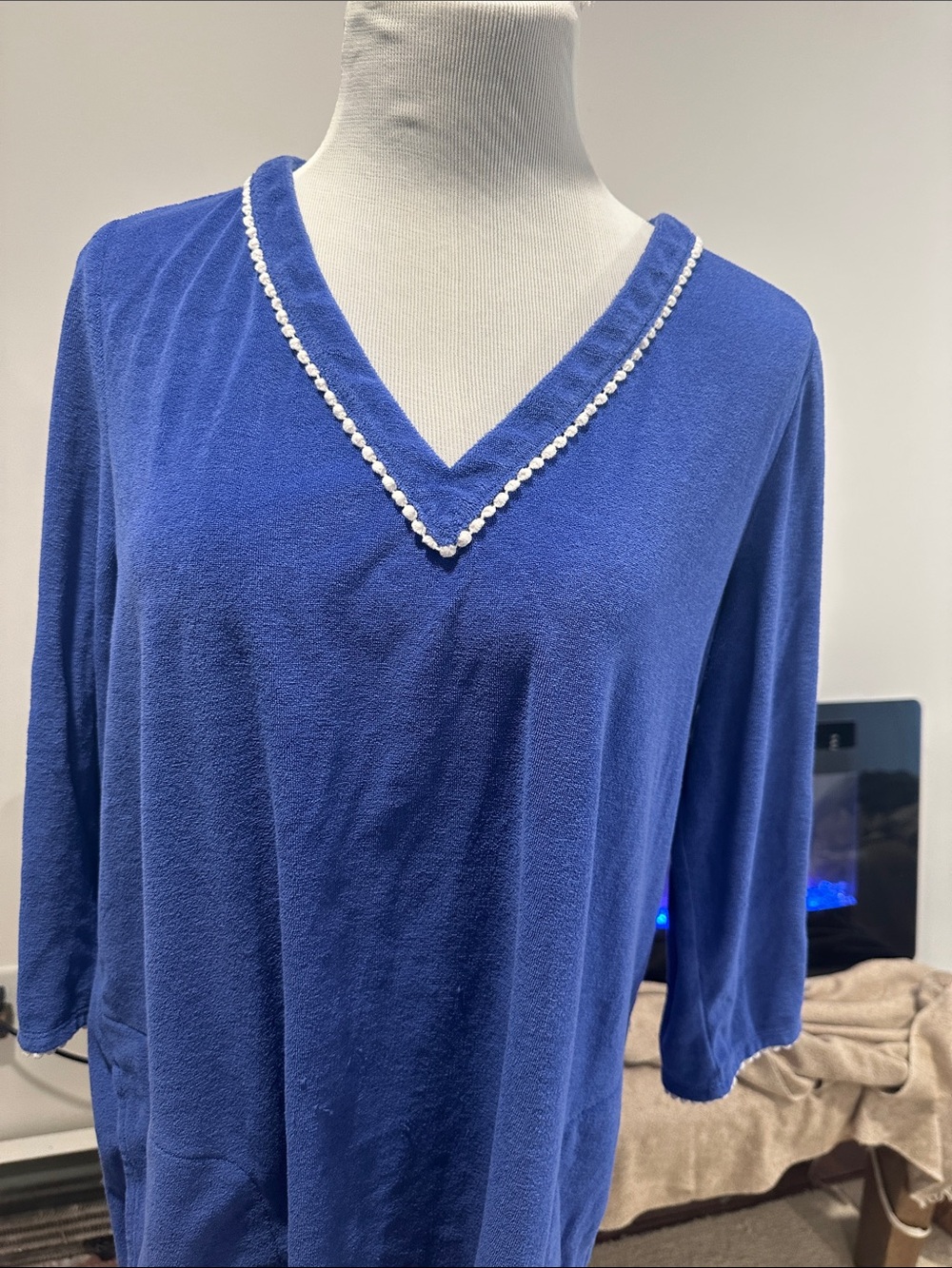 Lands end Blue V-Neck Tunic w/ cotton  Beaded Trim large hydrangea blue vacation